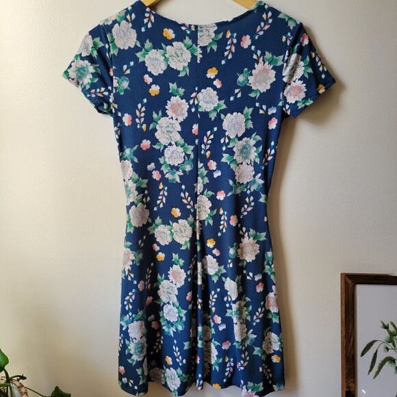 WORN ONCE AEROPOSTALE BLUE FLORAL WRAP STYLE DRESS SZ SMALL - Picture 2 of 16